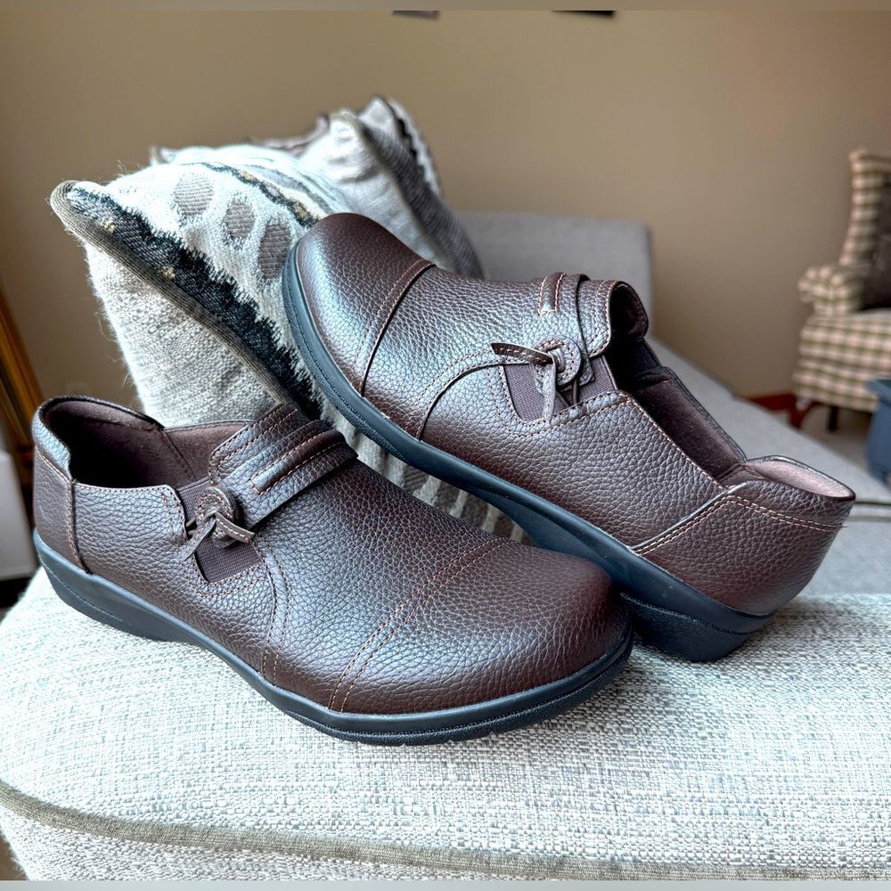 Clark’s Collection Size 8-1/2 W Brown Leather Chen Madi Flats Women’s Shoes.